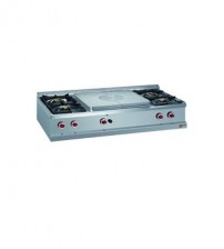 Gas cooker with 4 burners
